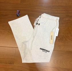 LIGHT OATMEAL FEAR OF GOD ESSENTIALS PANTS – LARGE – NEW