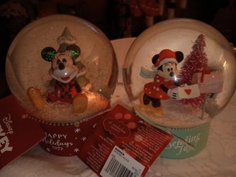 Mickey And Minnie Mouse Snow Globes New 