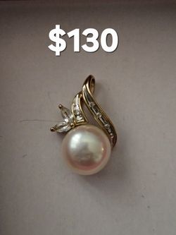 Pearl Pendant Necklace 