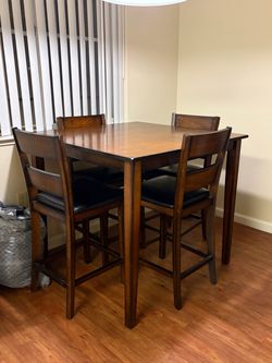 High top dinning table with 4 chairs