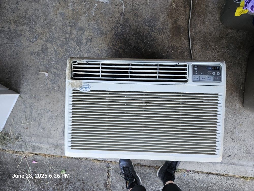 Hampton Bay 14.5k BTU - Air Conditioner - SO COLD!