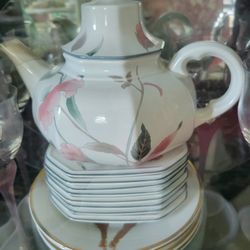 8 Piece Porcelain China Set With Accessoriesr
