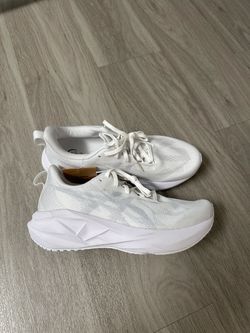 ASICS Novablast 5 White Piedmont Grey  Women sz 9.5
