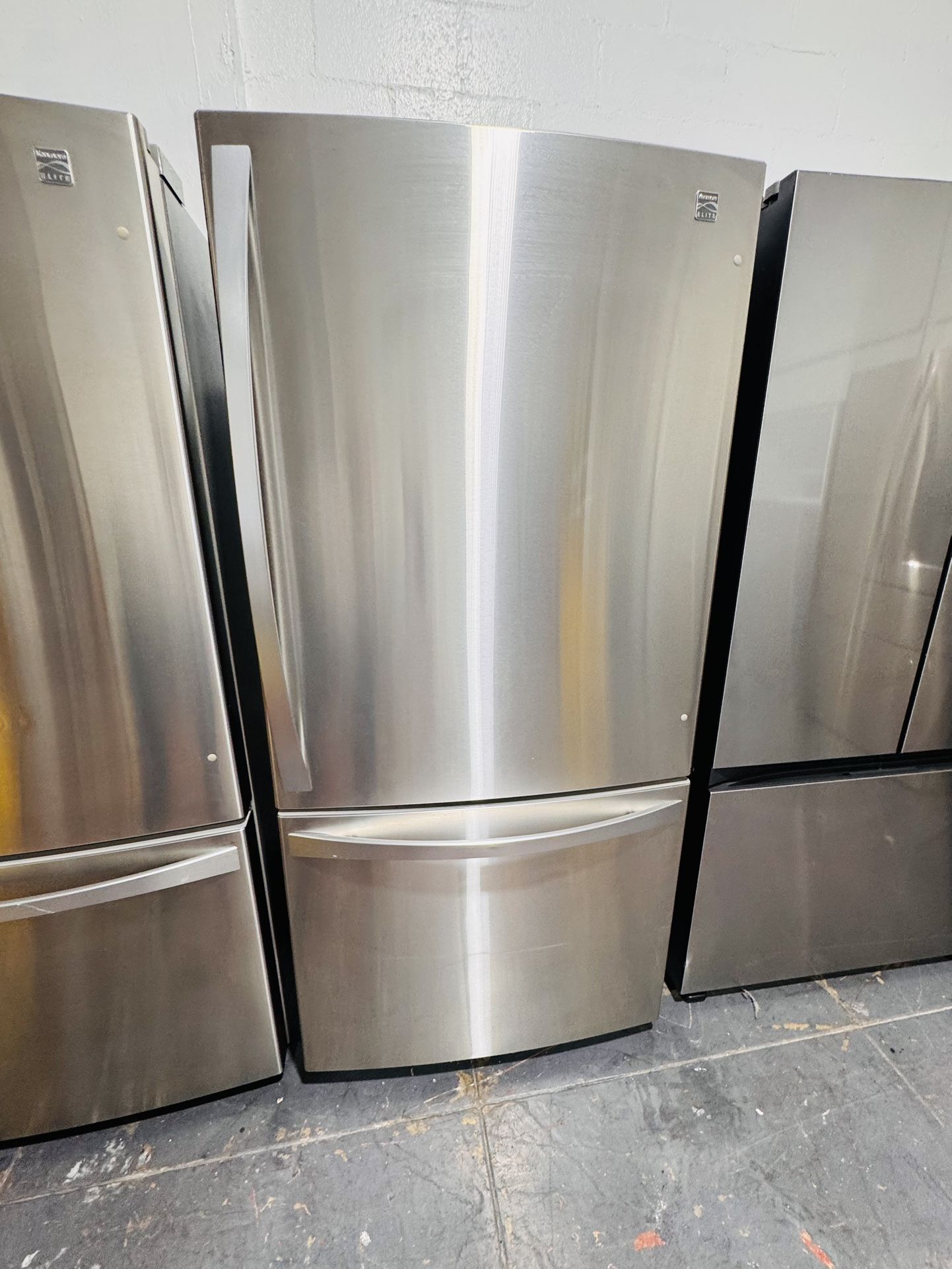 33” WIDE BOTTOM FREEZER