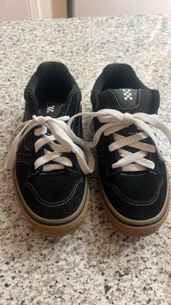 Vans Size 5Y ( New)