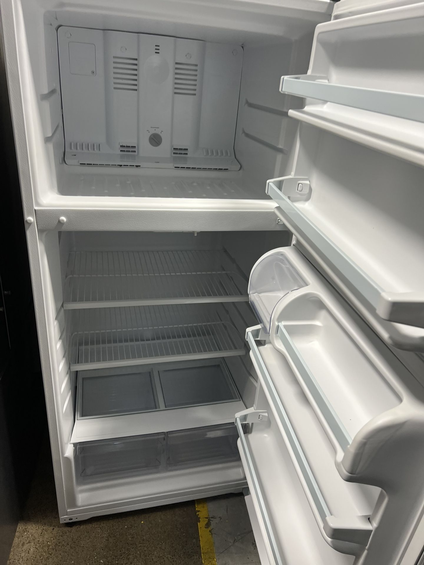 Whirlpool Top Freezer Fridge 18cf Appliances