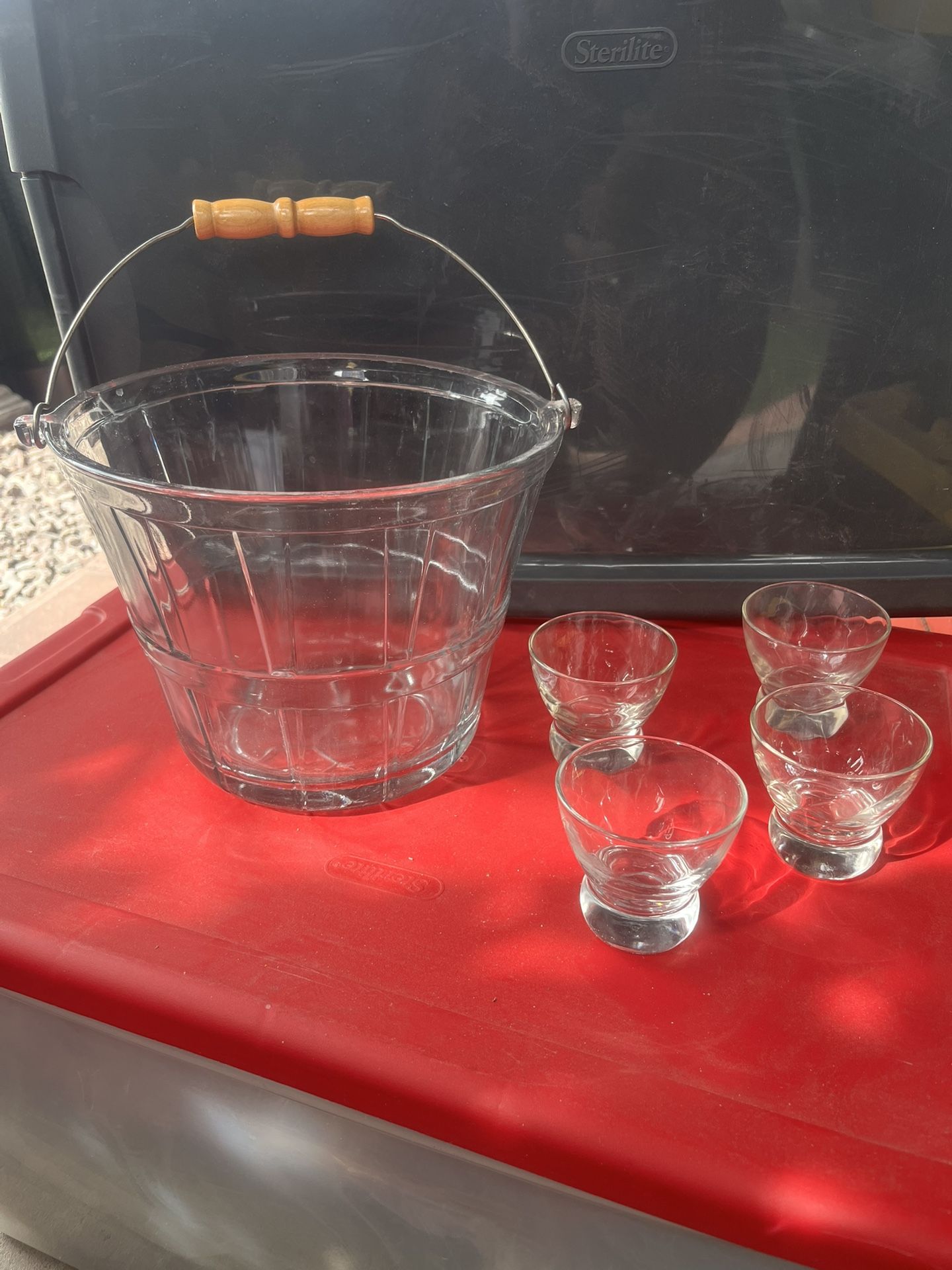 Vintage ice basket with wooden handle
