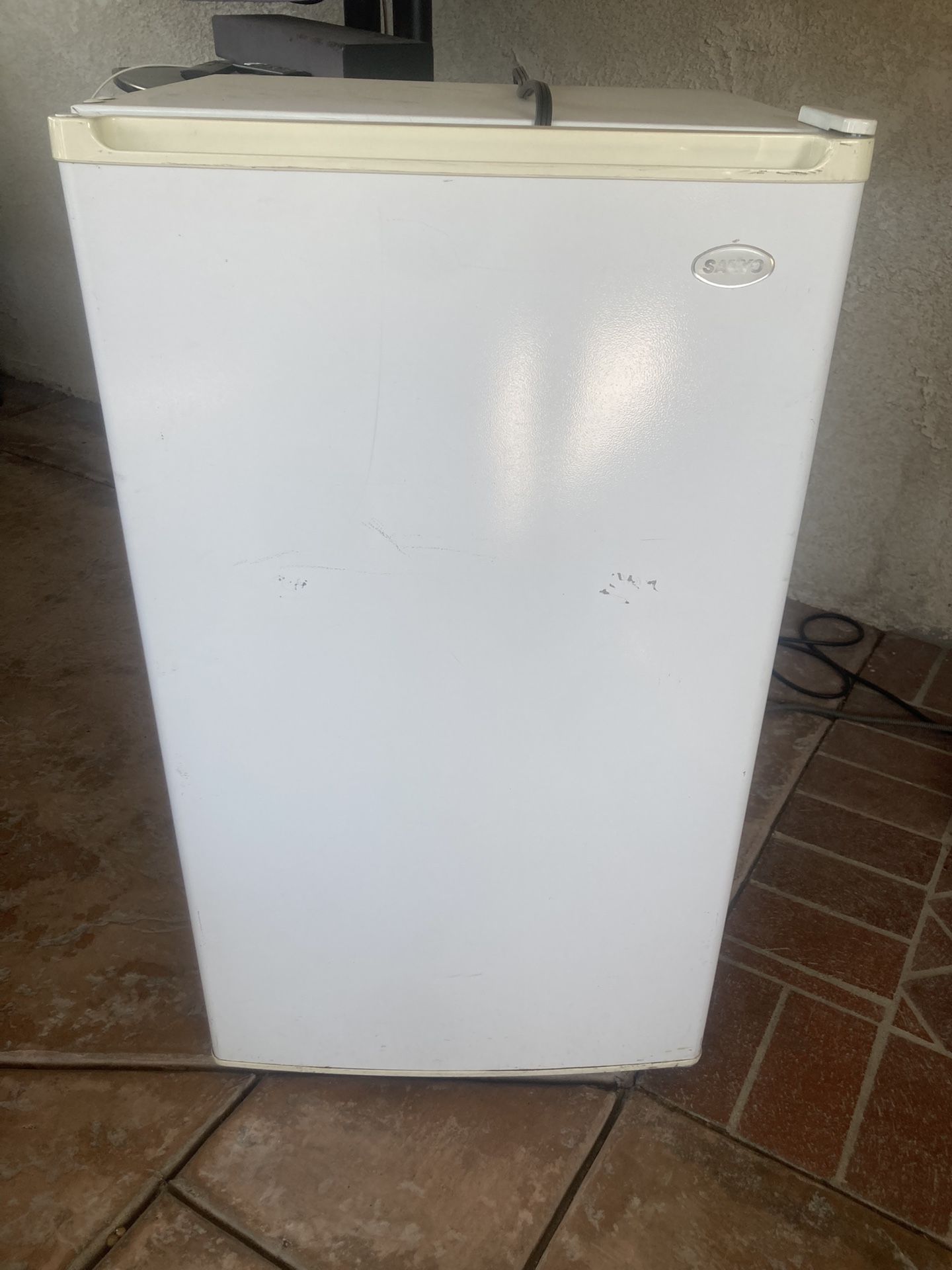 Sanyo Mini Fridge