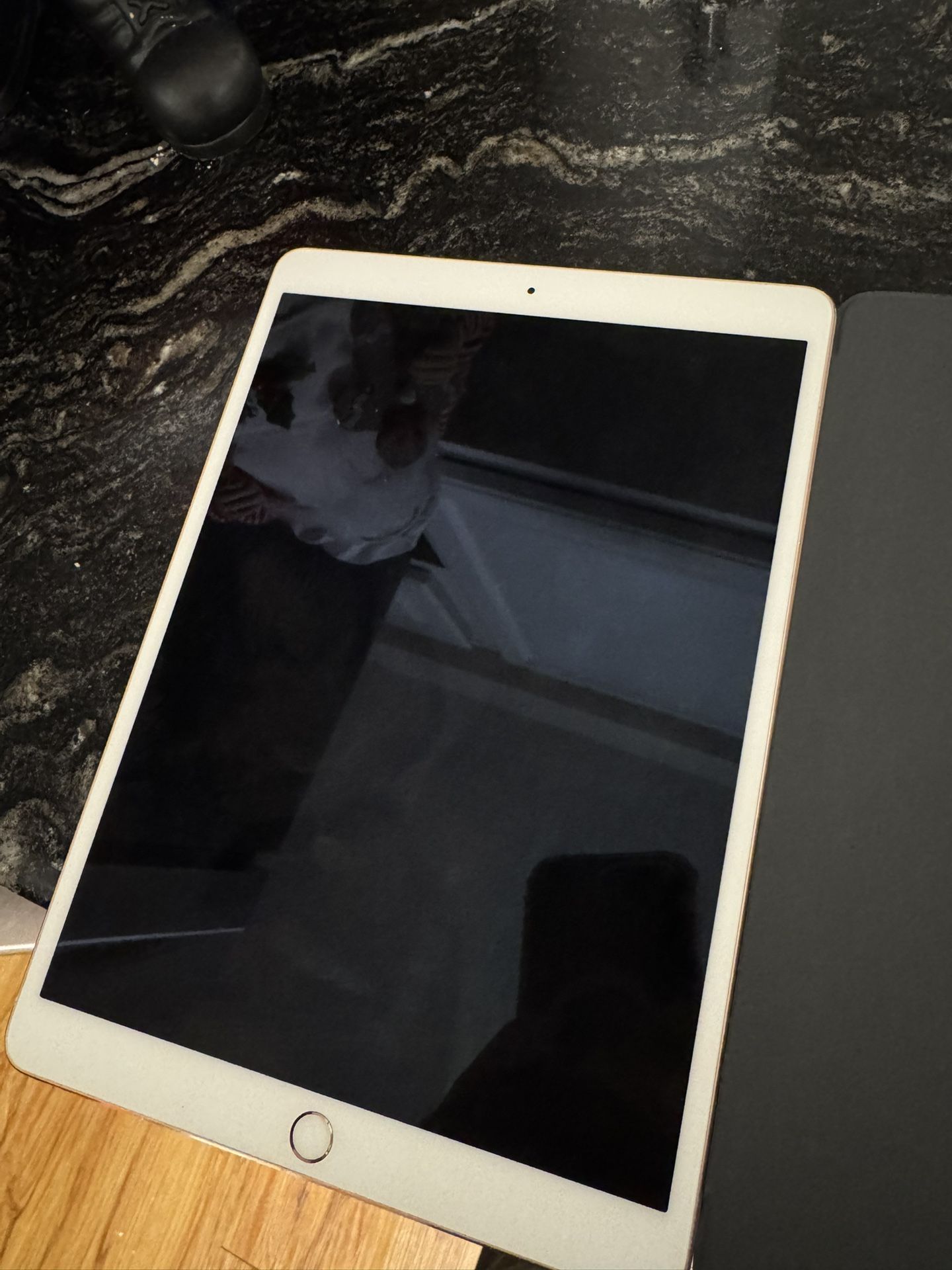 iPad Model A1701