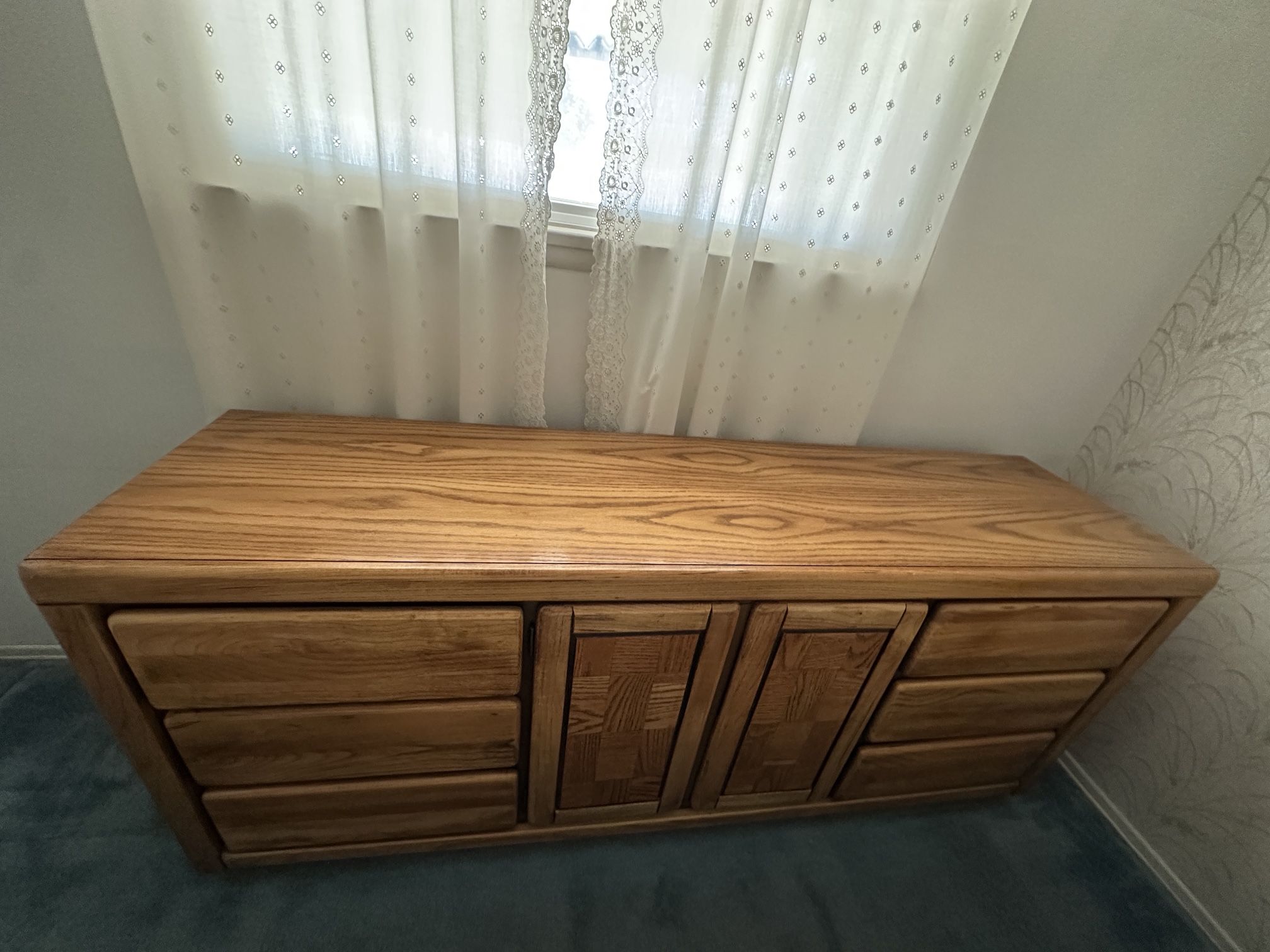 Bedroom furniture set