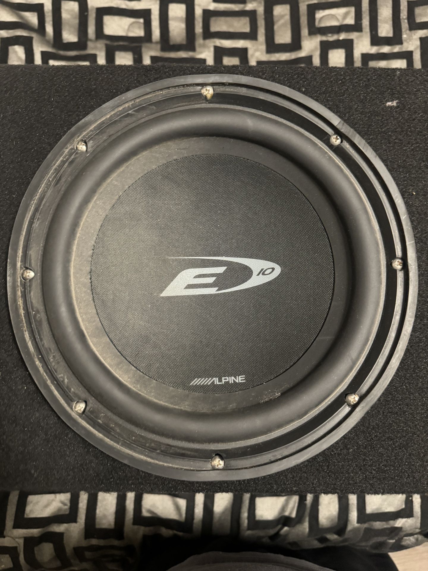 2 Alpine e10 sub in Ported Box!!!