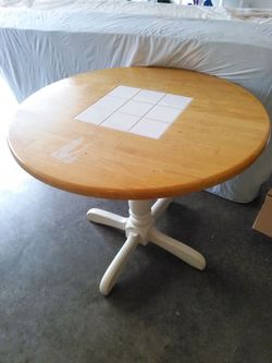 Round table and 2 chairs
