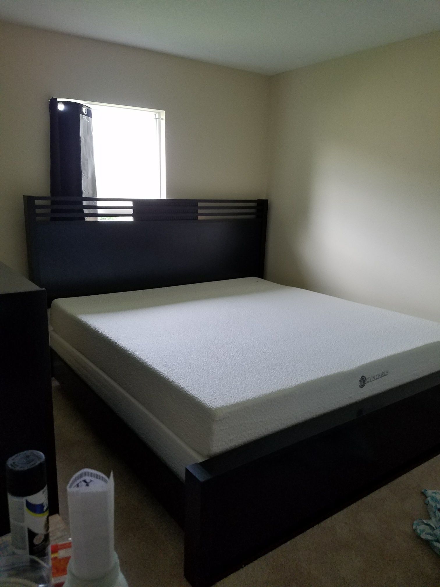 Kind Bed With Memory Foam Mattress, Dresser And Mirror