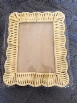 CroBlissful 3 Pcs Scalloped Wicker Weave Rattan Photo Frame for Picture Handmade Rattan Photo Frames Wall Decor Boho Farmhouse Style Tabletop Display 