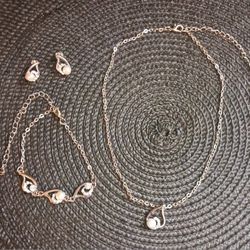 BRAND NEW 3 PIECE SET BRACELET/NECKLACE /EARRINGS 