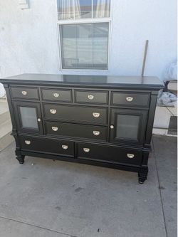10 drawer black wooden dresser !