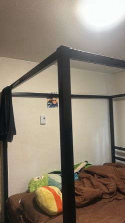 Queen size frame + drapes
