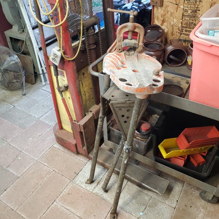 Ridgid Pipe  Clamp Stand ....  No. 40 A  Tristand 