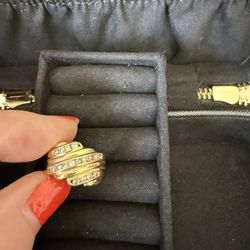 18K Solid Gold Genuine Diamonds Ring Beautiful 