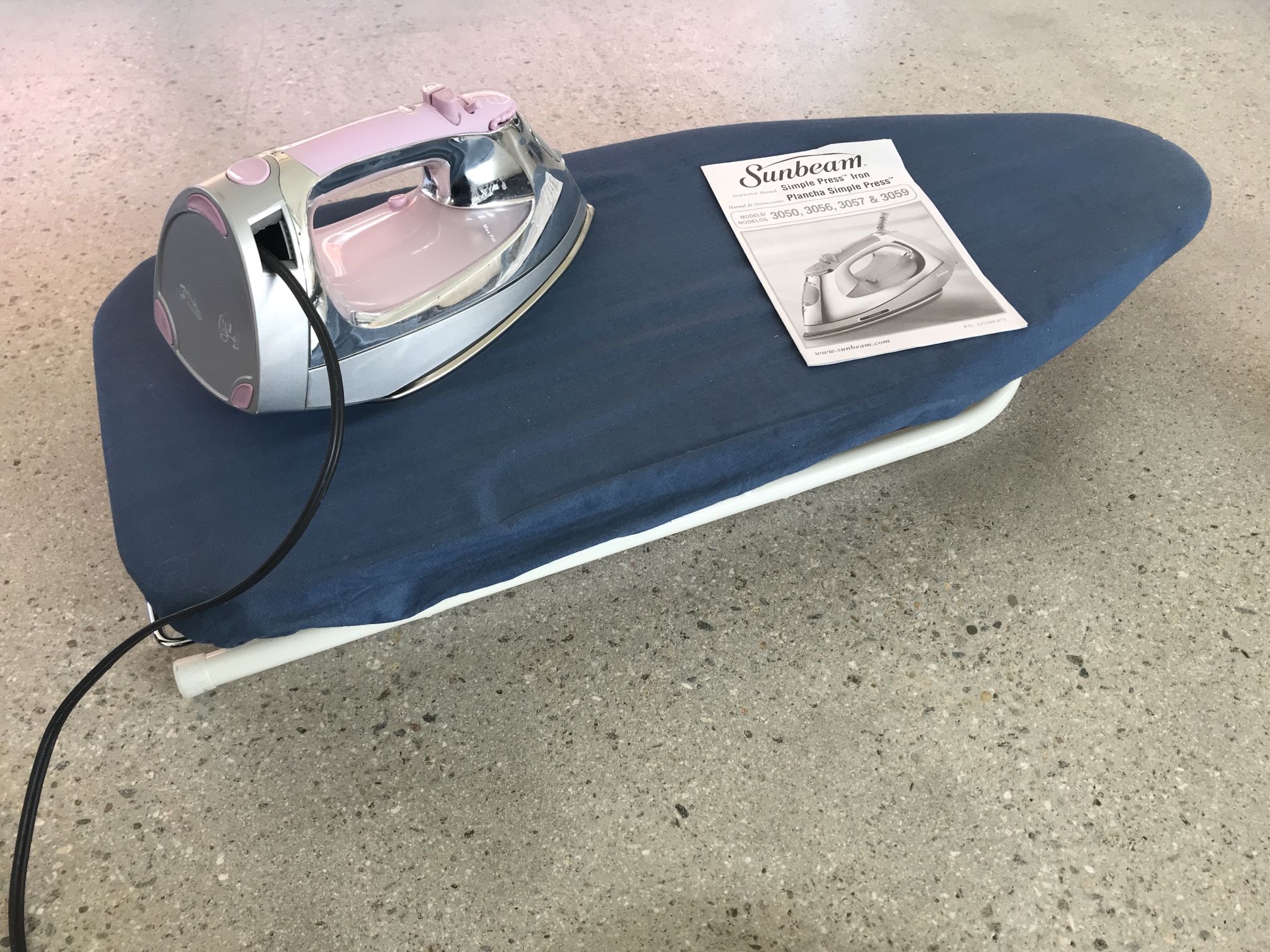Sunbeam Simple Press Iron & Ironing Board