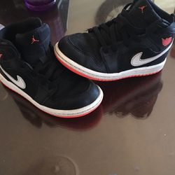 Jordan's size 9 almost new for toddlers
