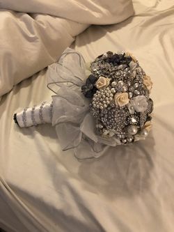 Brooch bouquet