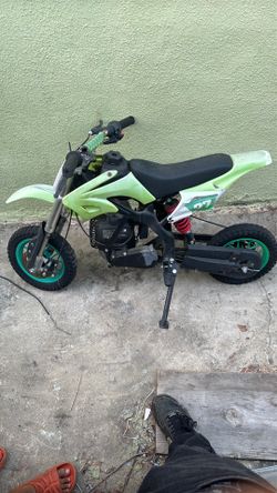 Mini dirtbike it goes 25-35 miles an hour