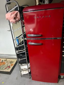 Galanz Retro Red Top-Freezer Refrigerator