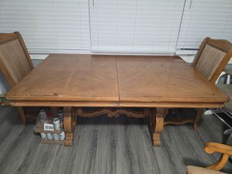 Dinning room table and chairs