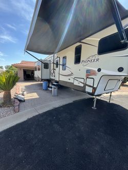5 Th Wheel 40 Ft 3 Slides