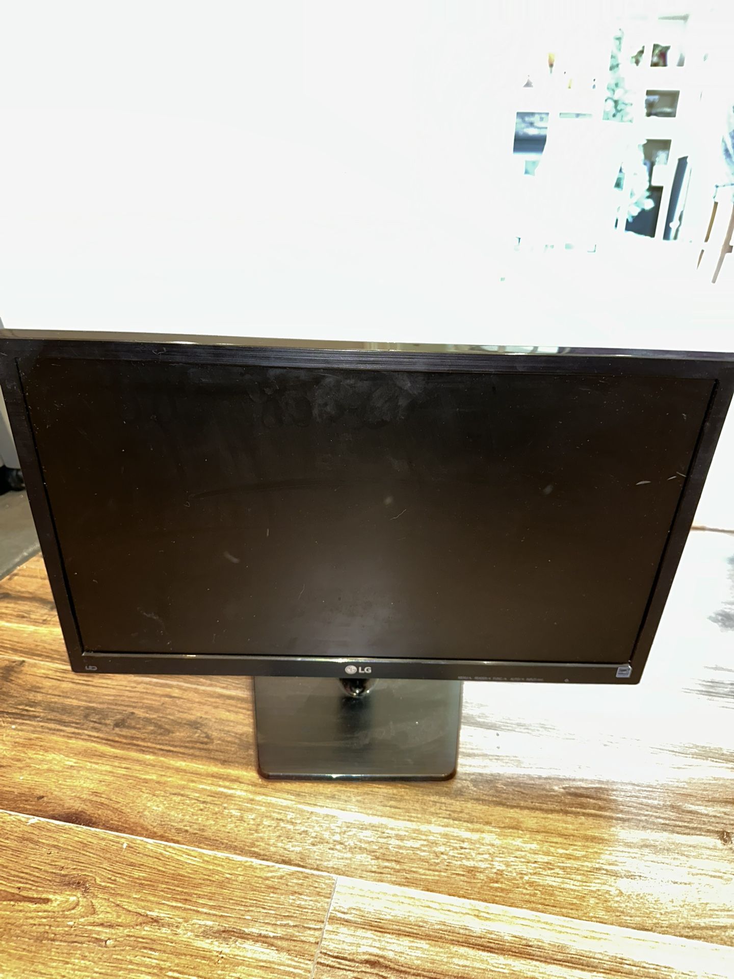 24" LG Full HD LED Monitor