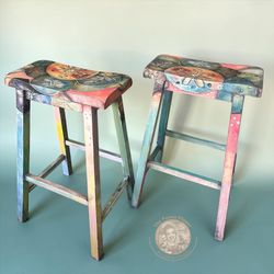 Beachy barstools 
