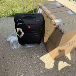 Swissgear 4010 Softside Luggage. Spinner Wheels, Carry-On 18In BLACK