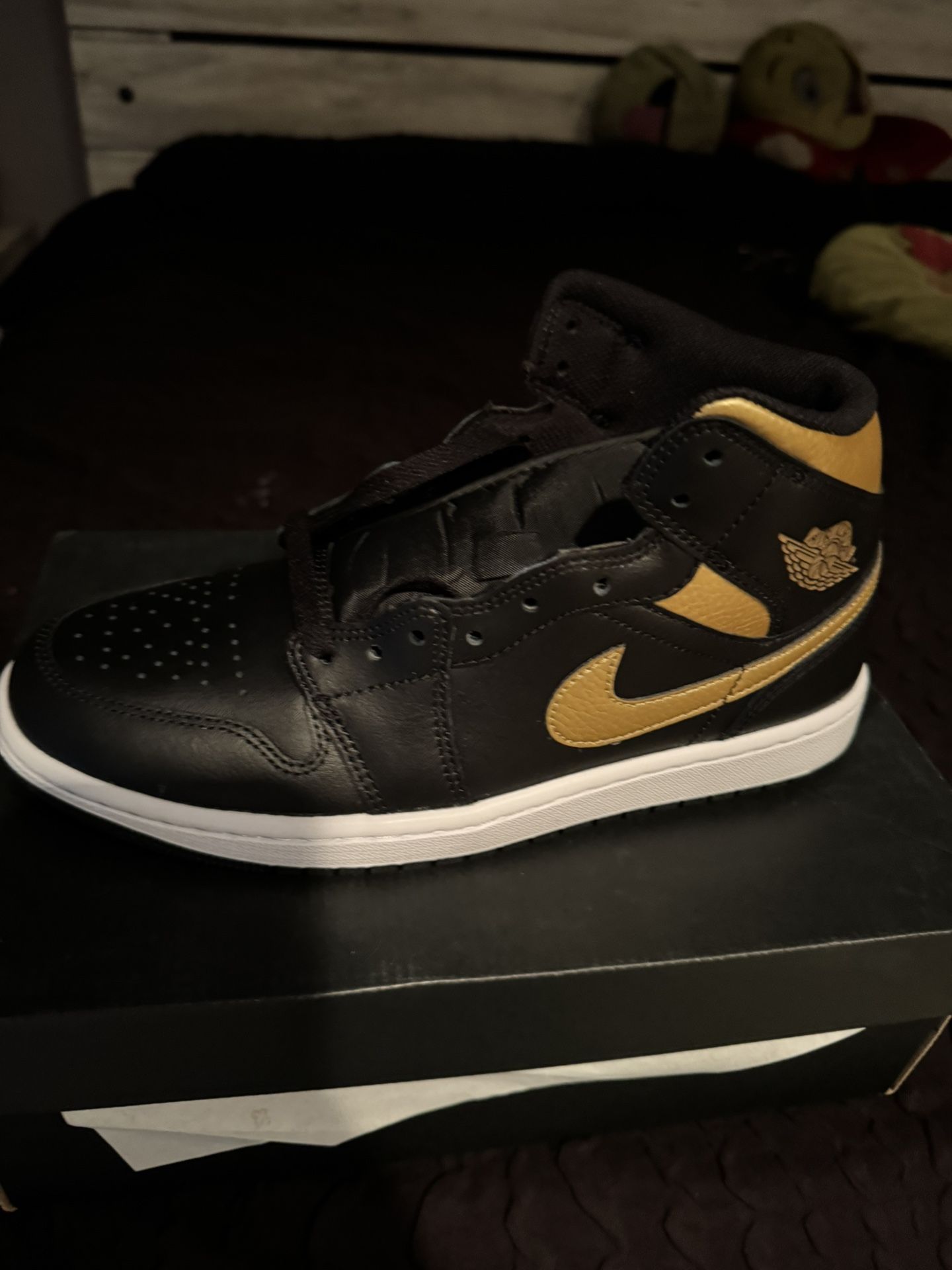 men new jordans size 8/12 men