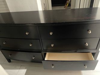 Dresser black