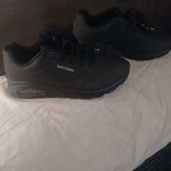 9.5 Woman Skechers