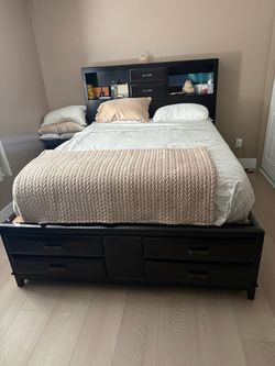 Storage queen bed headset