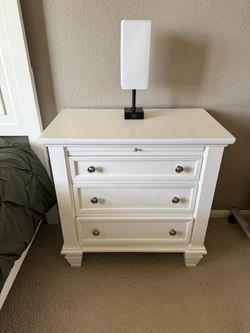Nightstand 
