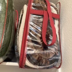 Two Gud Quality Thick Blankets 