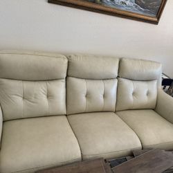 Ivory Couch Electric 