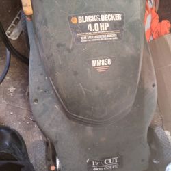 *Brand NEW BLACK AND DECKER ELECTRIC LAWN MOWER 