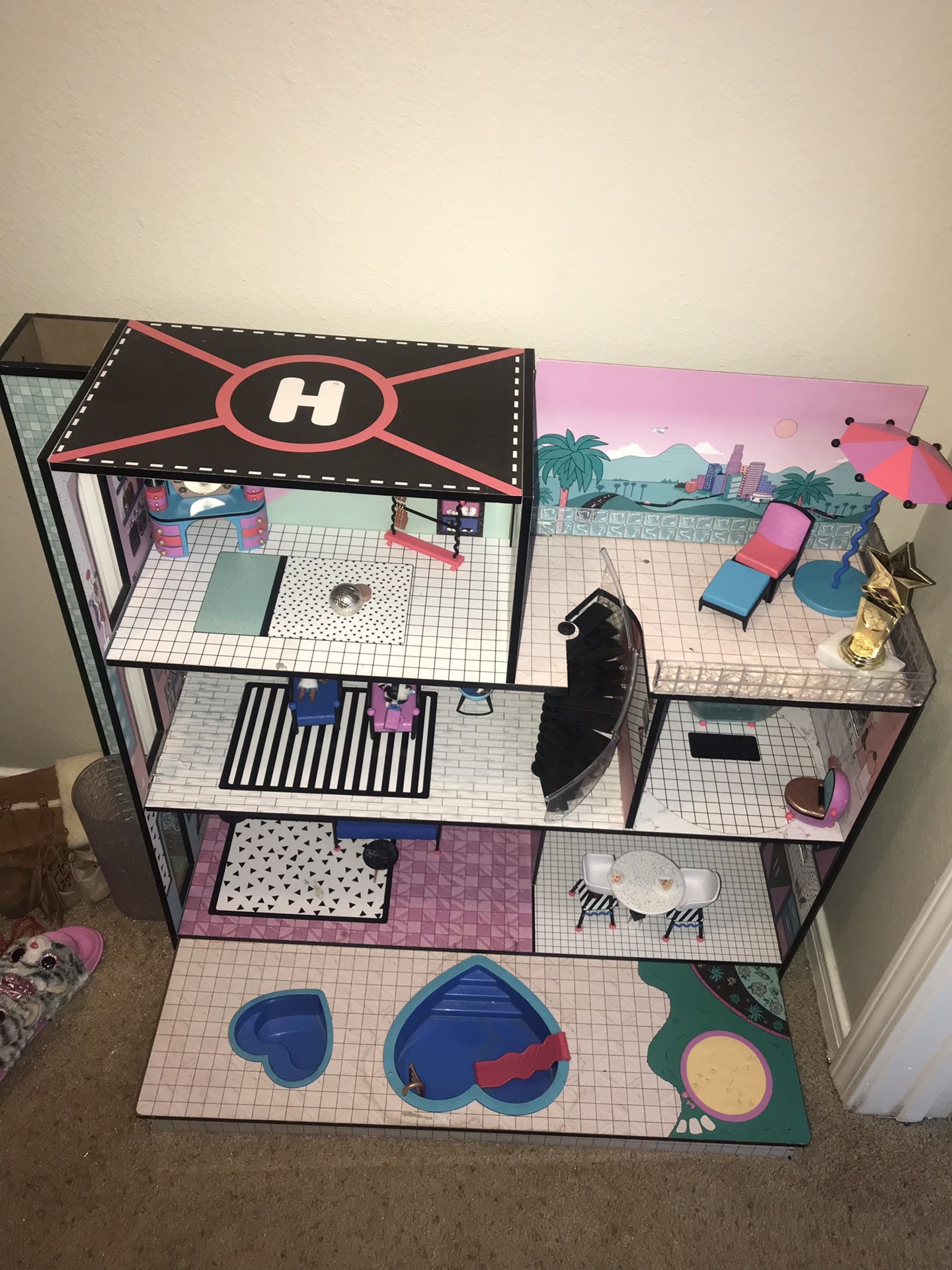 LOL doll house hardly used asking 150 OBO