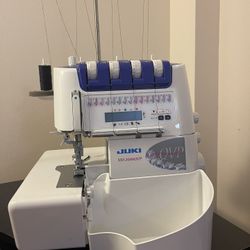 Juki MO 2000 Q SERGER / OVERLOCKER