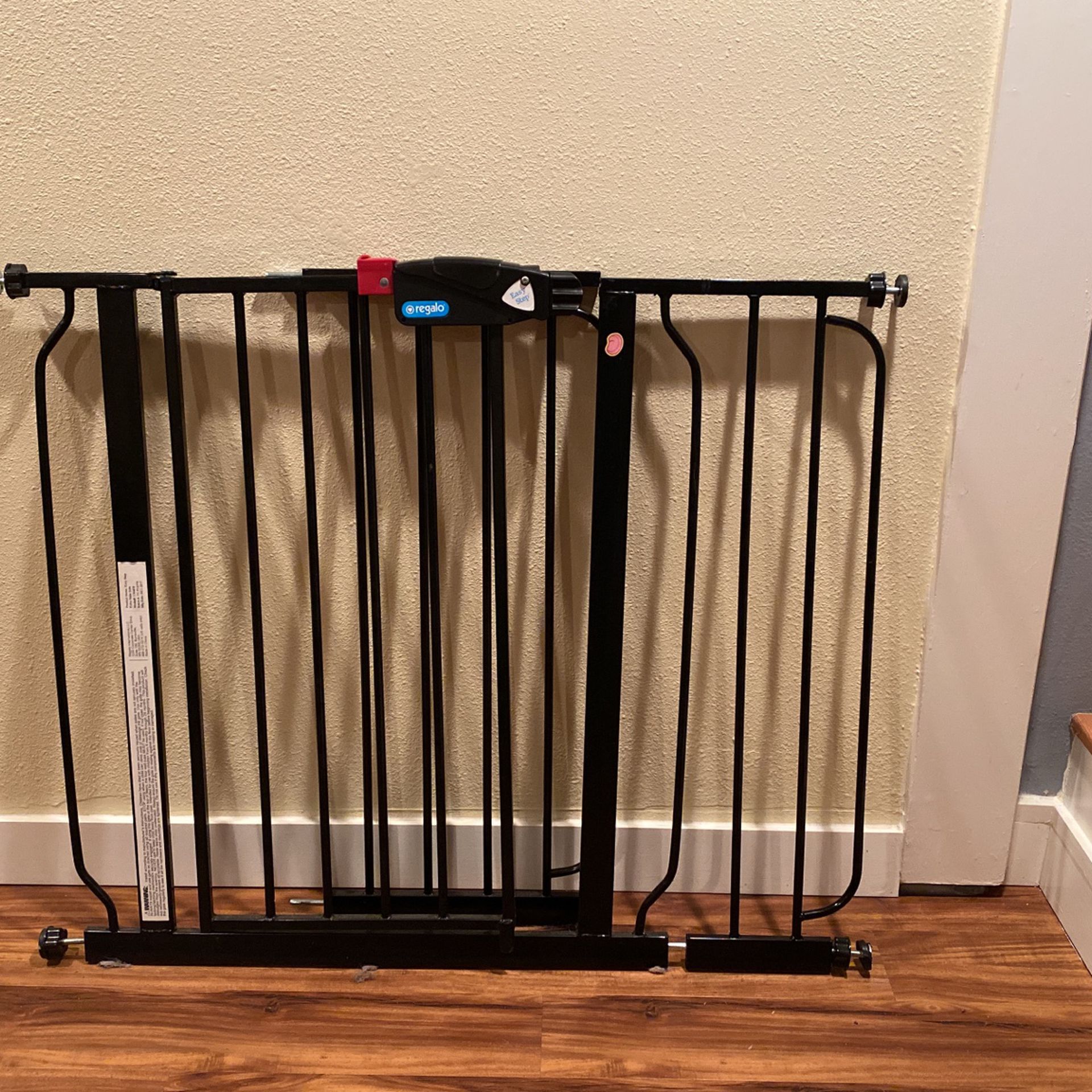 Regalo Baby Gate 35” with extension