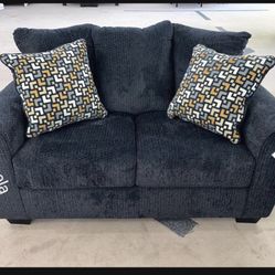 Slate Benchcraft Loveseat 👍 Brand New 👍 Fast Delivery 🚚  Living Room☄️