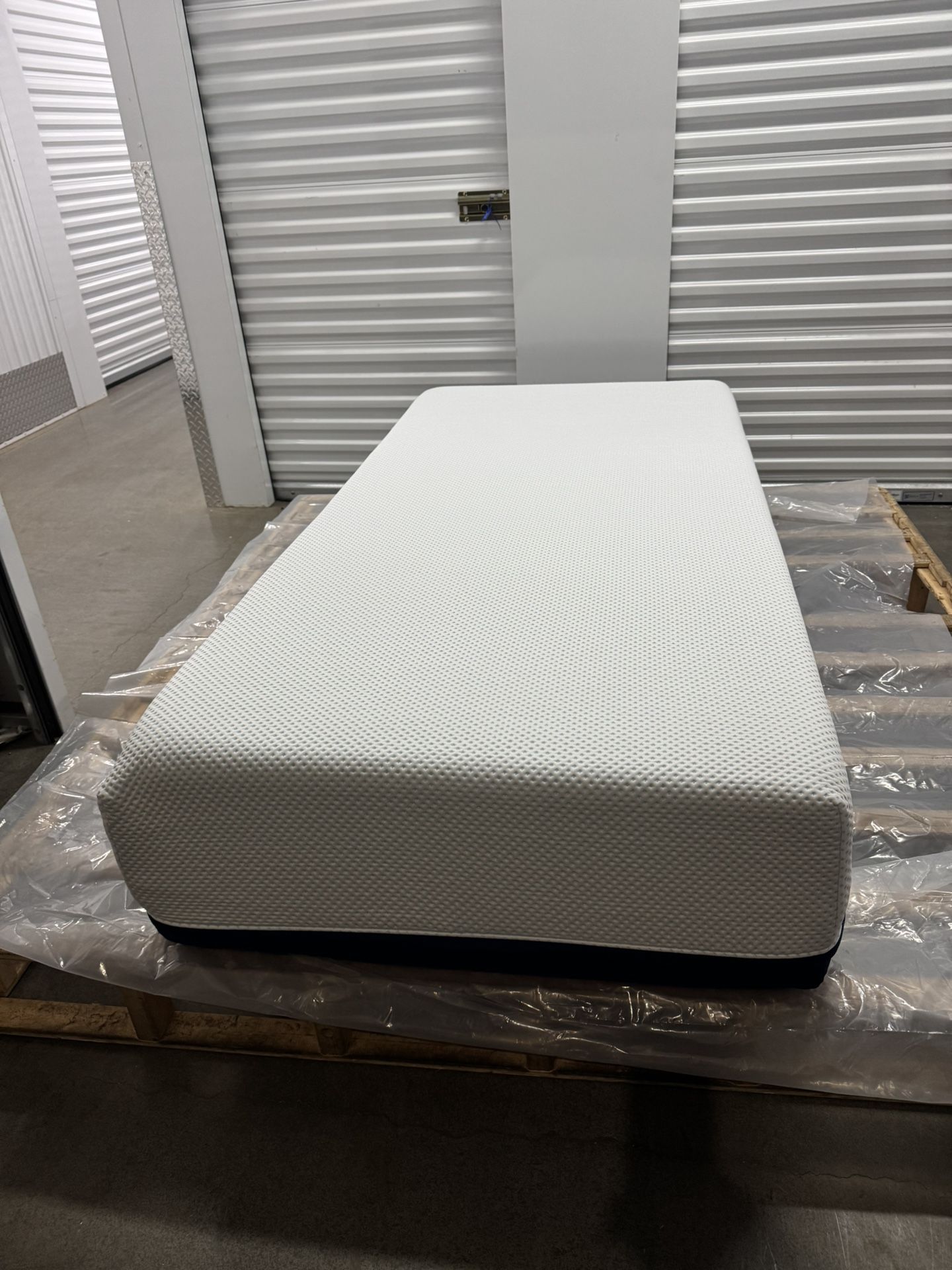 Like New Amerisleep AS5 Memory Foam Twin XL Mattress