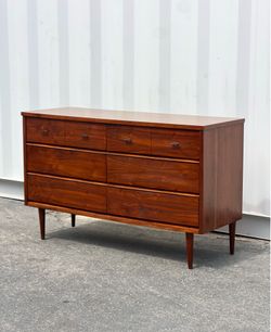 Mid Century Modern Walnut 6 Drawer Dresser by Ward Furniture ❤️‍🔥Free Delivery❤️‍🔥