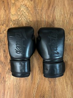 Fairtex 16oz boxing glove