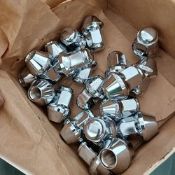 NEW - Gorilla - Ford Mustang Chrome Lug Nuts 2015-
