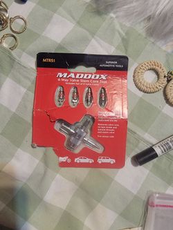 Maddox 4-Way Valve Stem Core Tool MTR51